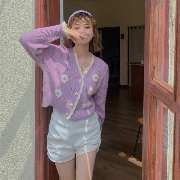 Moodne naiste nööpide ja spitsikaelusega vest