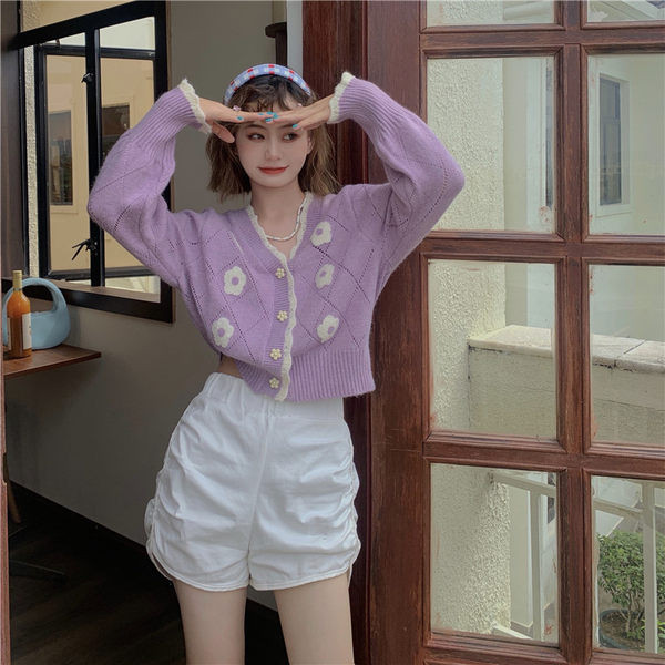 Moodne naiste nööpide ja spitsikaelusega vest