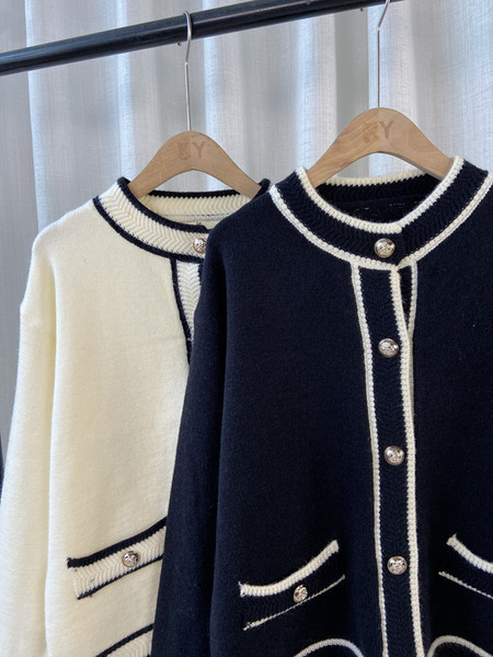 Κομψή γυναικεία μακριά ζακέτα με κουμπιά και τσέπες