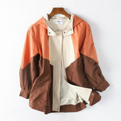 Tõmbluku ja kapuutsiga sügisene tuulejope naistele