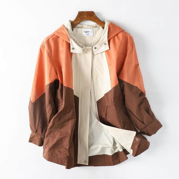 Tõmbluku ja kapuutsiga sügisene tuulejope naistele