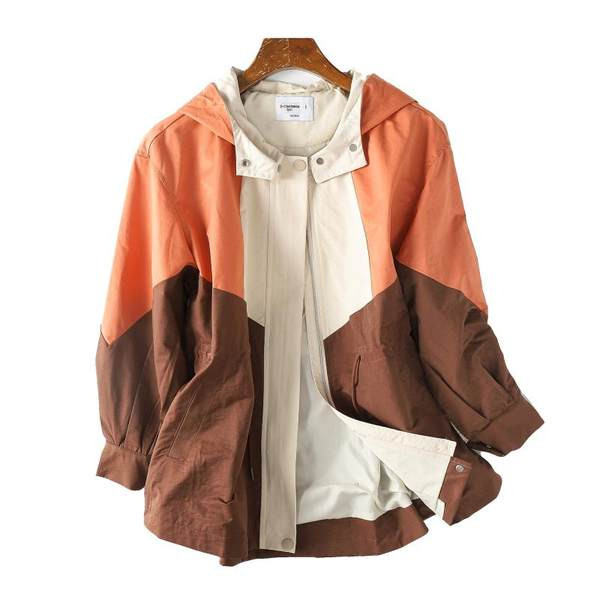 Tõmbluku ja kapuutsiga sügisene tuulejope naistele