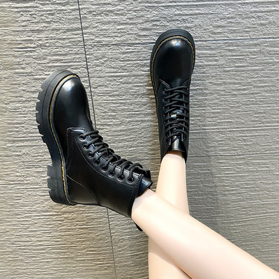 Cizme de dama din piele cu talpa aspra si sireturi