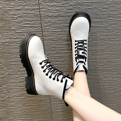 Cizme de dama din piele cu talpa aspra si sireturi