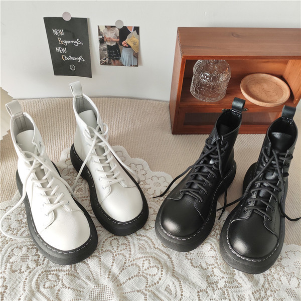 Model nou de cizme dama cu sireturi - in doua culori