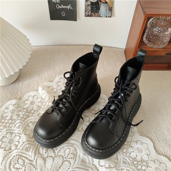 Model nou de cizme dama cu sireturi - in doua culori