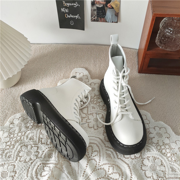 Model nou de cizme dama cu sireturi - in doua culori