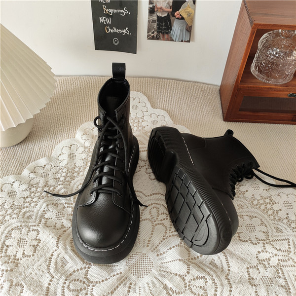 Model nou de cizme dama cu sireturi - in doua culori