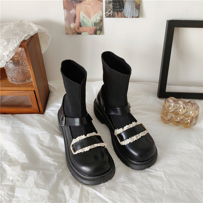 Naiste moodsad pandlaga saapad