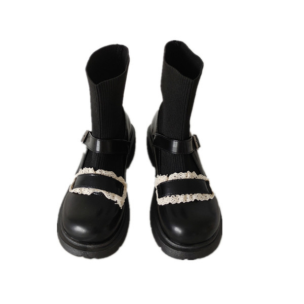 Naiste moodsad pandlaga saapad