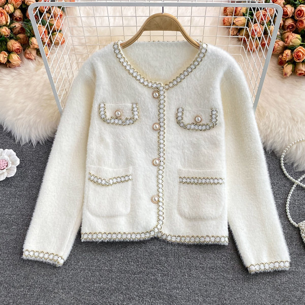 Palton scurt de dama cu buzunare si nasturi in alb si negru