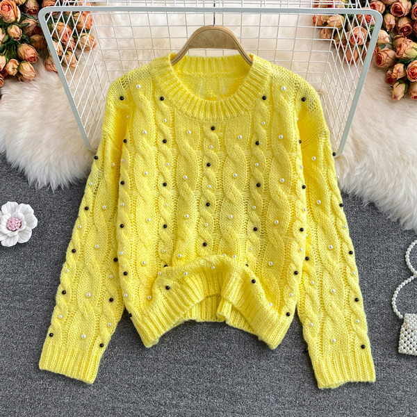 Naiste vabaaja kampsun ovaalse dekoltee ja kaunistusega