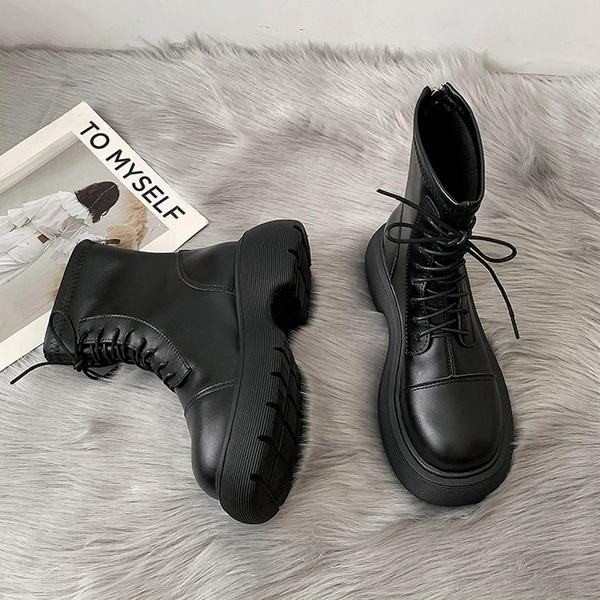 Γυναικείες μπότες από οικολογικό δέρμα με κορδόνια - μαύρο χρώμα