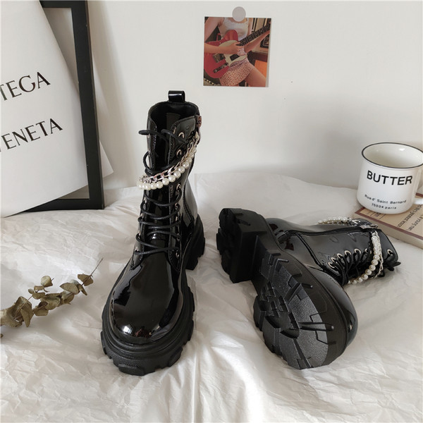 Cizme model nou din piele lacuita cu perle