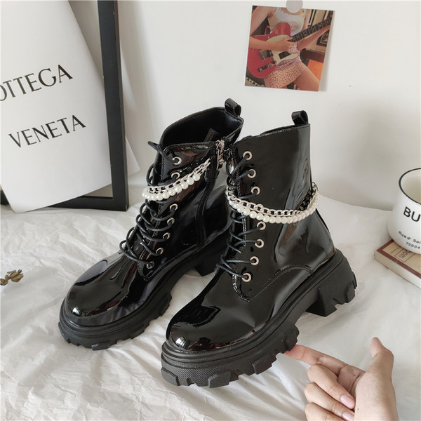 Cizme model nou din piele lacuita cu perle