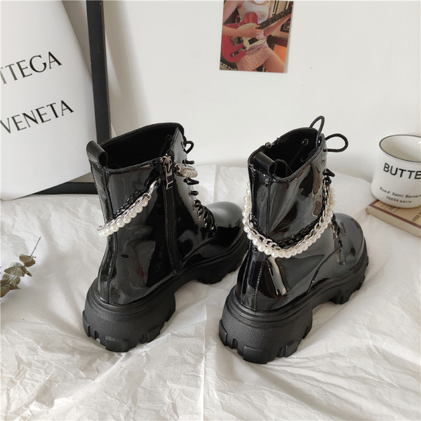 Cizme model nou din piele lacuita cu perle