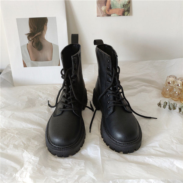 Naiste paeltega nahast saapad