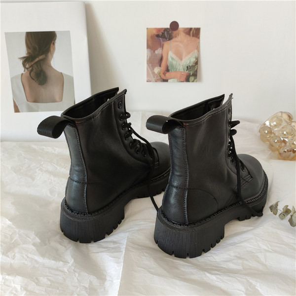 Naiste paeltega nahast saapad