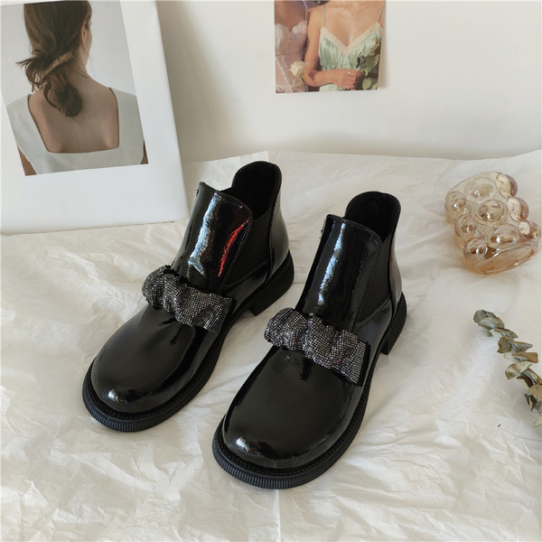 Női retro csizma szalaggal