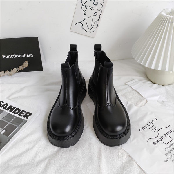 Cizme de dama cu talpa plata - doua modele