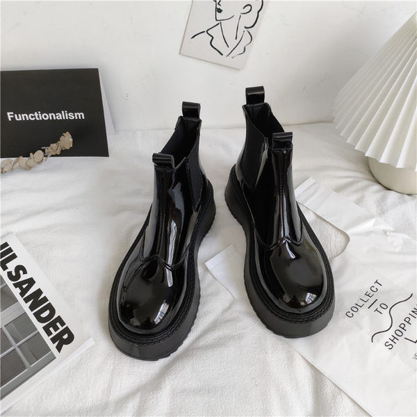 Cizme de dama cu talpa plata - doua modele