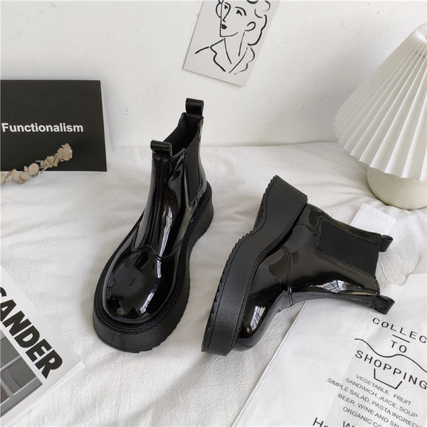 Cizme de dama cu talpa plata - doua modele