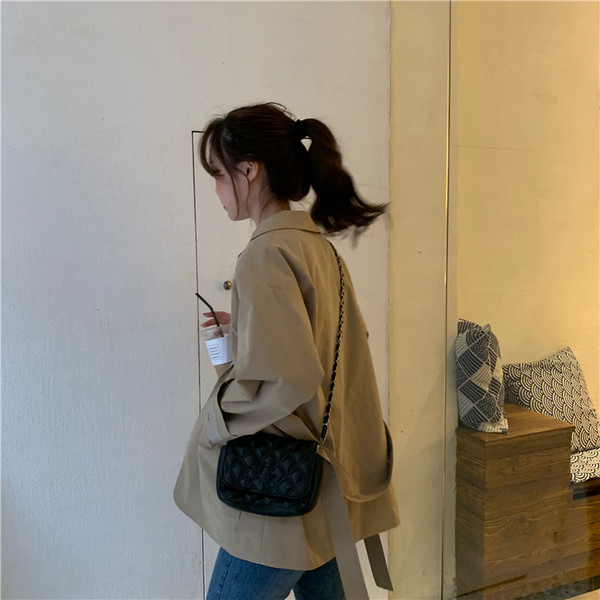 Palton subțire de damă modern, cu curea și decolteu spitz