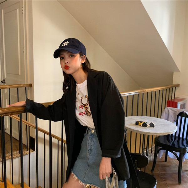 Palton subțire de damă modern, cu curea și decolteu spitz