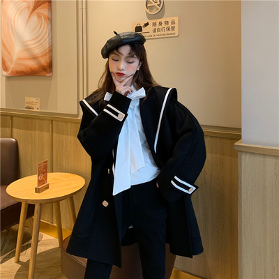 Kaasaegne naiste mantli lai tavaline mudel