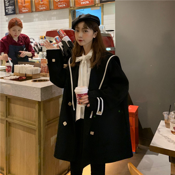 Kaasaegne naiste mantli lai tavaline mudel