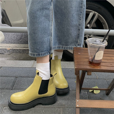 Cizme de dama moderne model rotunjit cu talpa plata