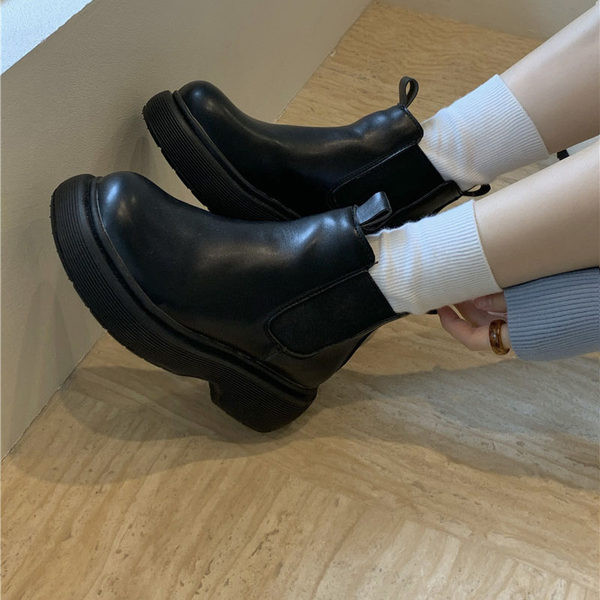 Cizme de dama moderne model rotunjit cu talpa plata