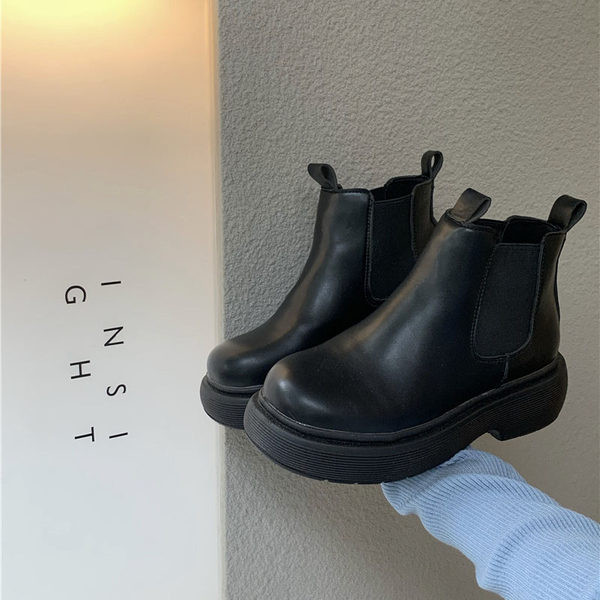 Cizme de dama moderne model rotunjit cu talpa plata