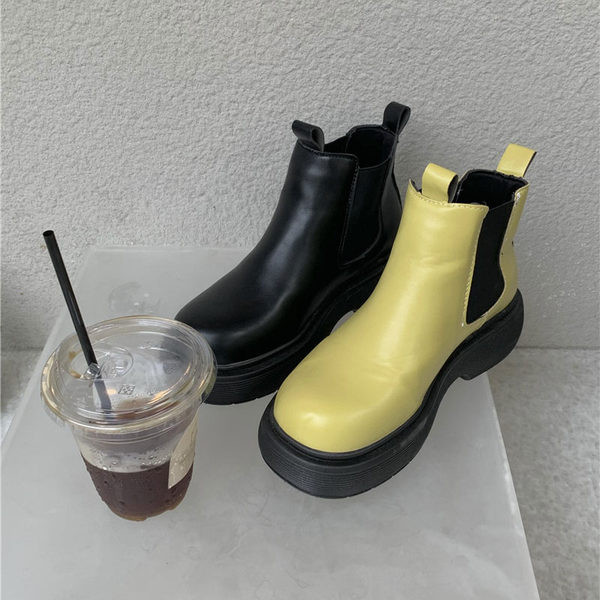 Cizme de dama moderne model rotunjit cu talpa plata