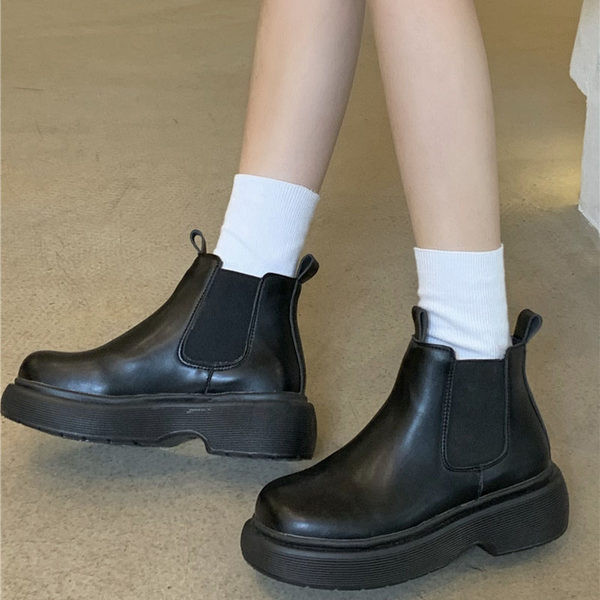 Cizme de dama moderne model rotunjit cu talpa plata