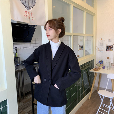 Palton scurt de dama actual cu nasturi si buzunare