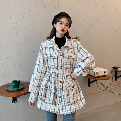 Stiilne naiste ruuduline mantel vöö ja taskutega