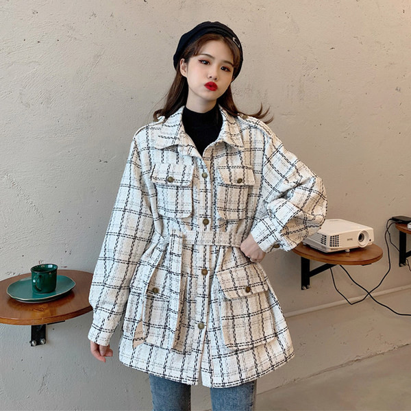 Stiilne naiste ruuduline mantel vöö ja taskutega