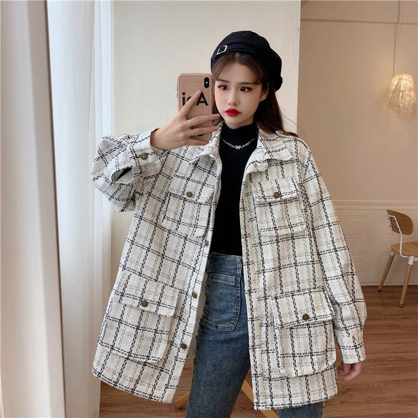 Stiilne naiste ruuduline mantel vöö ja taskutega