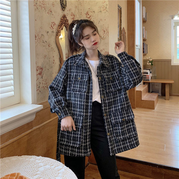 Stiilne naiste ruuduline mantel vöö ja taskutega