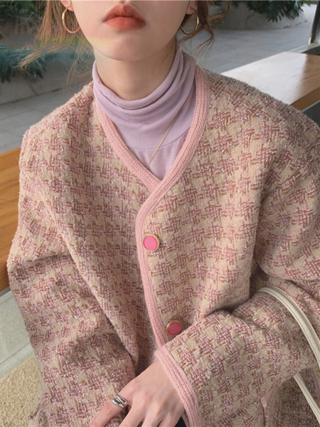 Naiste moodne ruuduline nööpide ja taskutega mantel