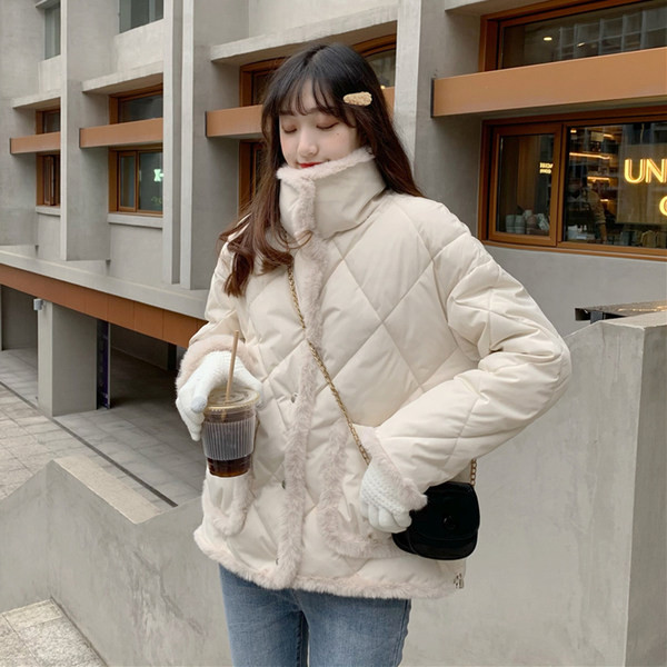 Moodne kõrge krae ja nööpidega naiste jope