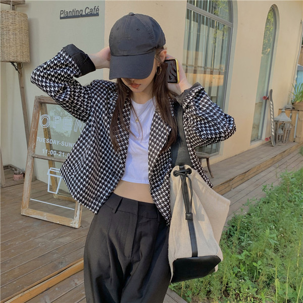 Moodne naiste õhuke ruuduline nööpidega mantel