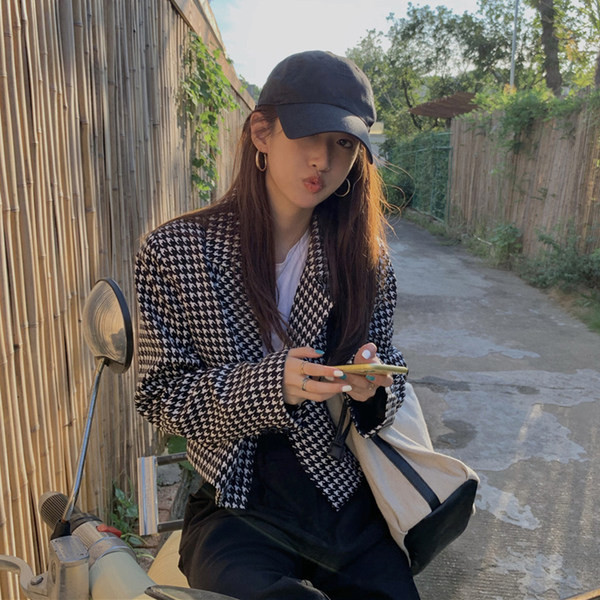 Moodne naiste õhuke ruuduline nööpidega mantel