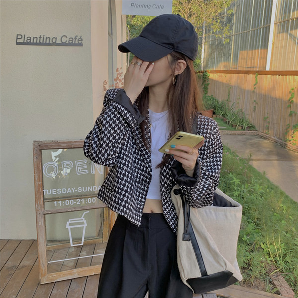 Moodne naiste õhuke ruuduline nööpidega mantel