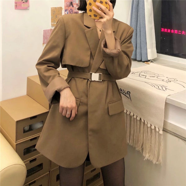 Palton subțire de damă elegant, cu centură și buzunare