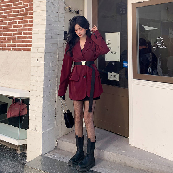 Stílusos női vékony kabát hosszú modell övvel