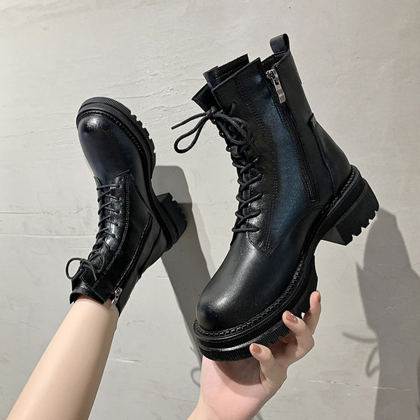 Öko bőrből készült fekete női csizma durva talppal