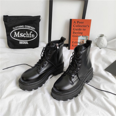 Nahast naiste paeltega saapad