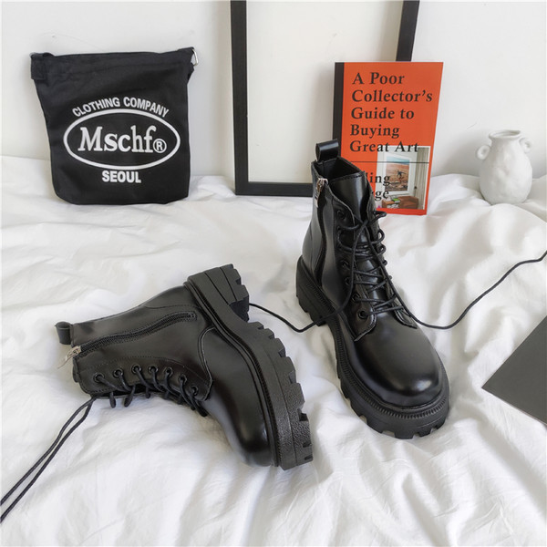 Nahast naiste paeltega saapad